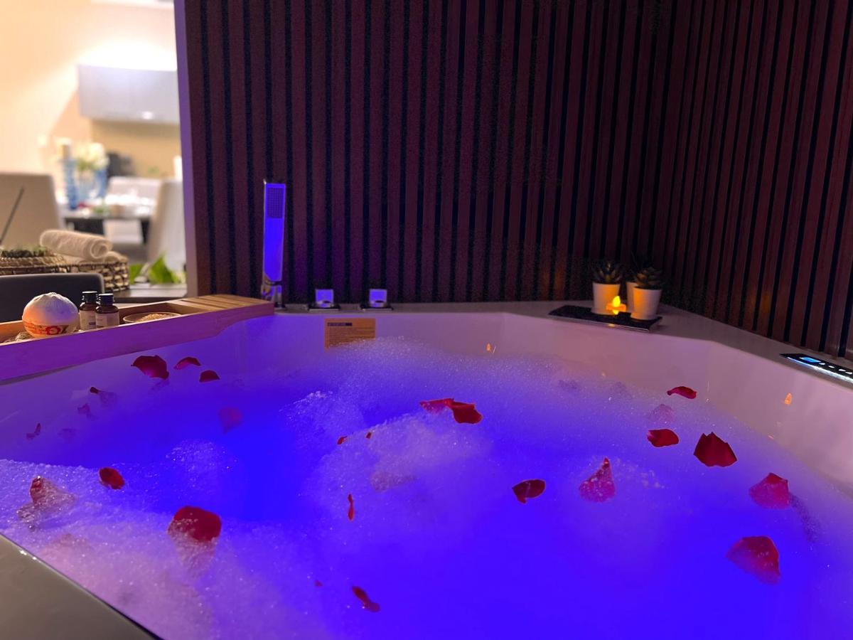 Stylish Apartment With A Jacuzzi Masqat Buitenkant foto